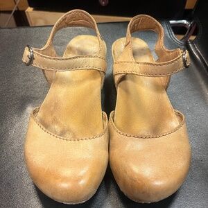 Dansko Tiffani Tan Burnished Leather Wedge Sandal 36/6.5